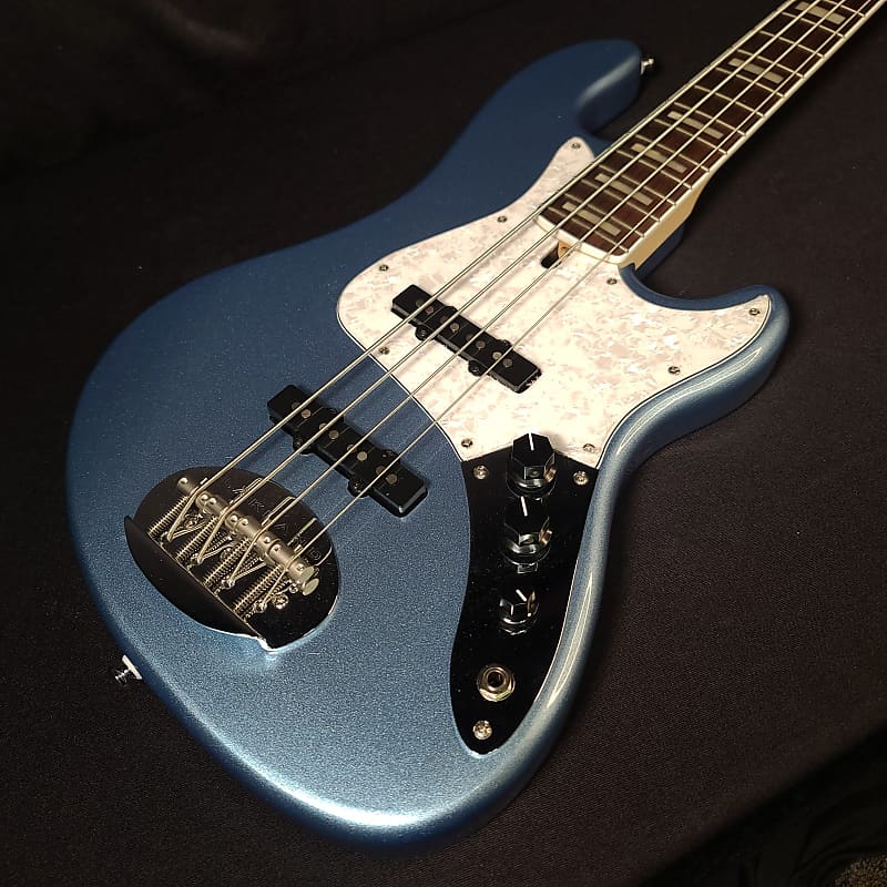 Басс гитара Lakland Skyline Darryl Jones 4 String Bass Lake Placid Blue w/gig bag