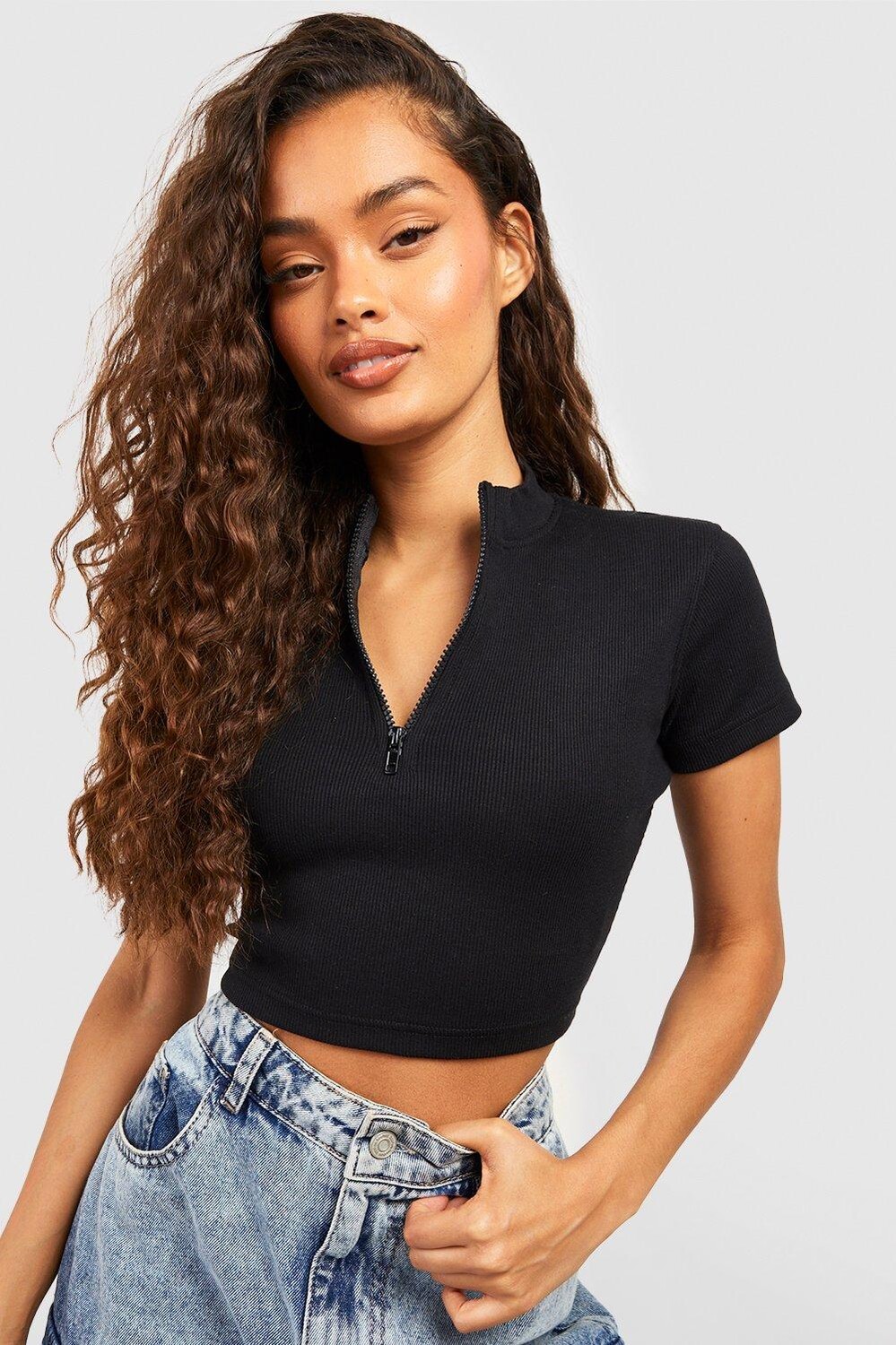 

Укороченный топ на половине молнии в ребру Boohoo, черный