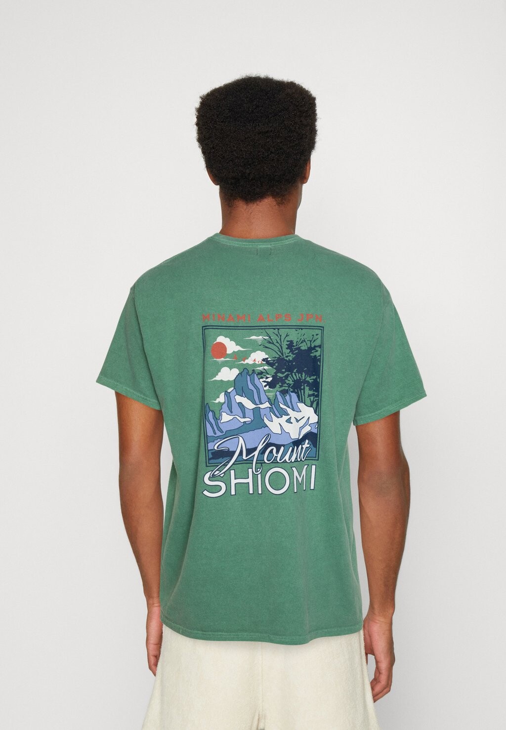 

Футболка с принтом MOUNT SHIOMI TEE BDG Urban Outfitters, зеленая, Зеленый