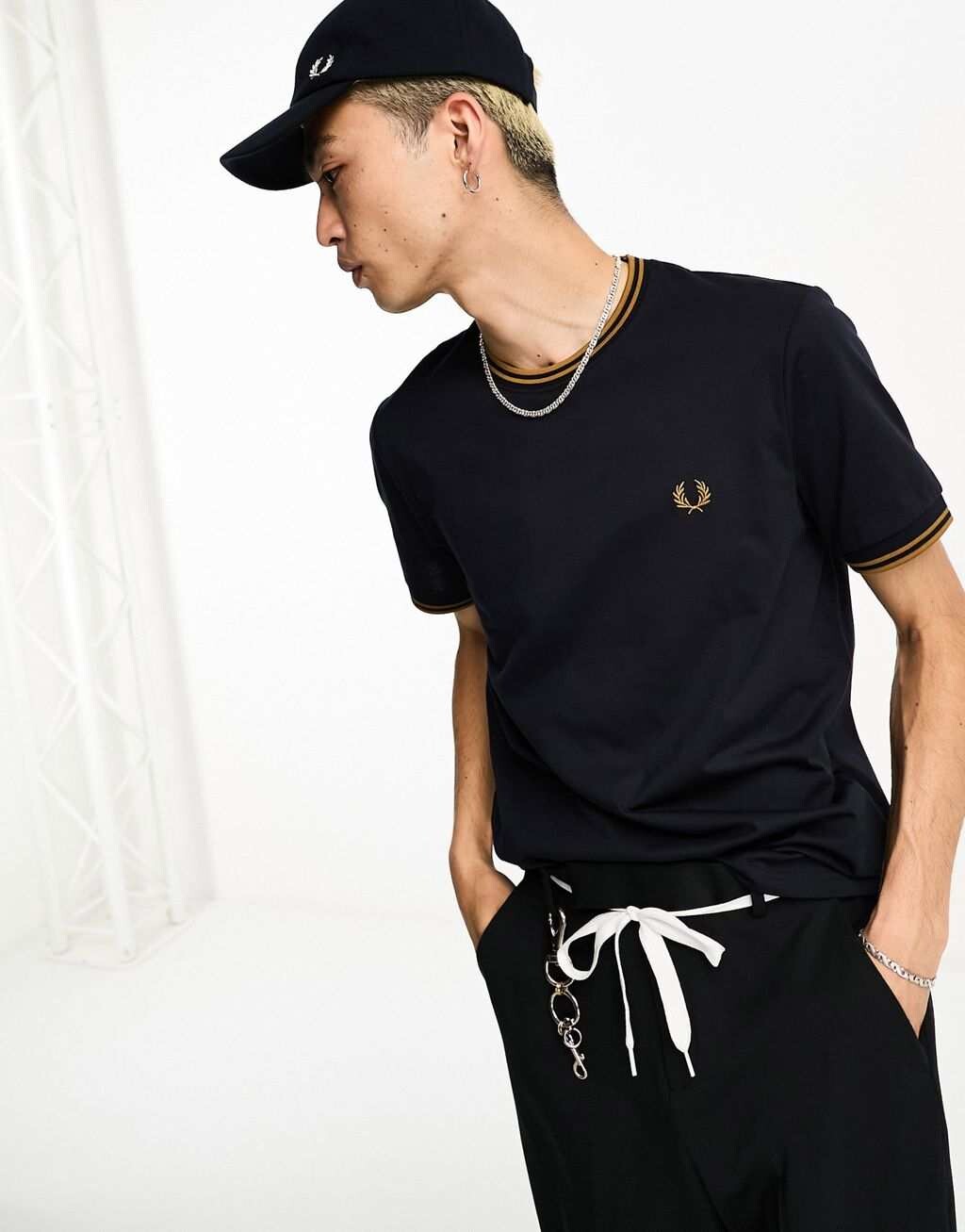 

Темно-синяя футболка с двойным кончиком Fred Perry