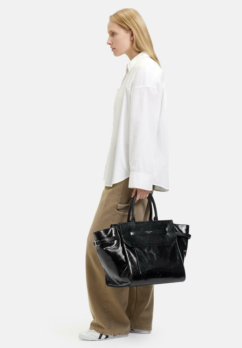 

Сумка LORA SATCHEL L GERÄUMIGE IN CRINKLE-OPTIK Liebeskind Berlin, цвет schwarz