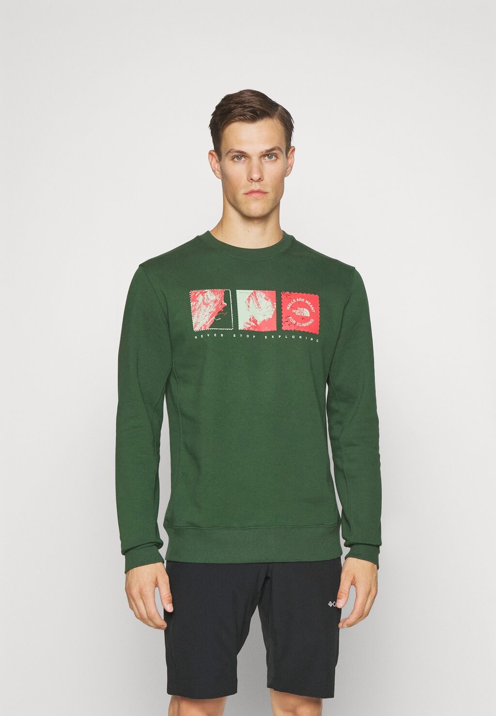

Толстовка Outdoor Graphic Crew The North Face, цвет pine needle