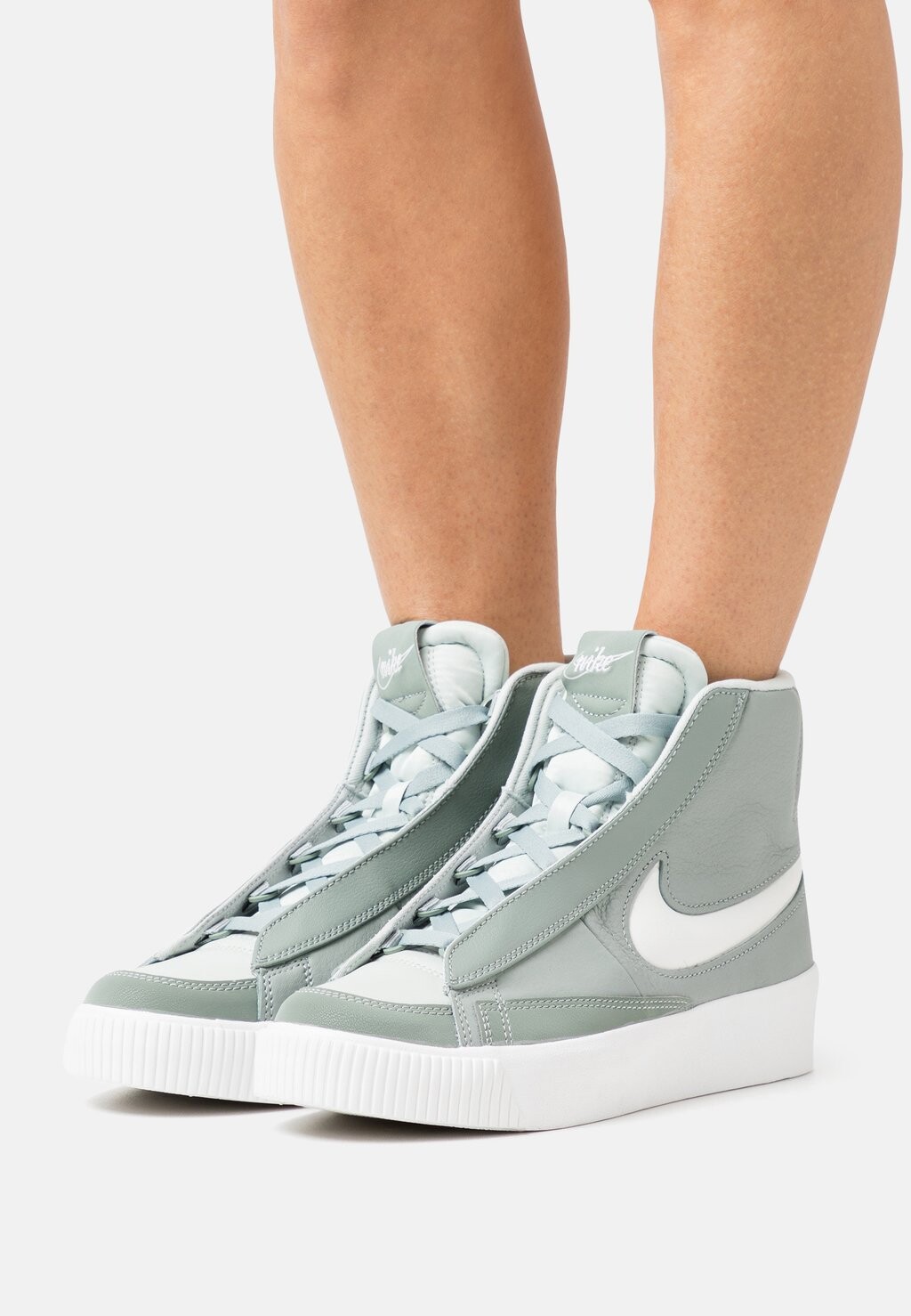 

Высокие кроссовки Nike