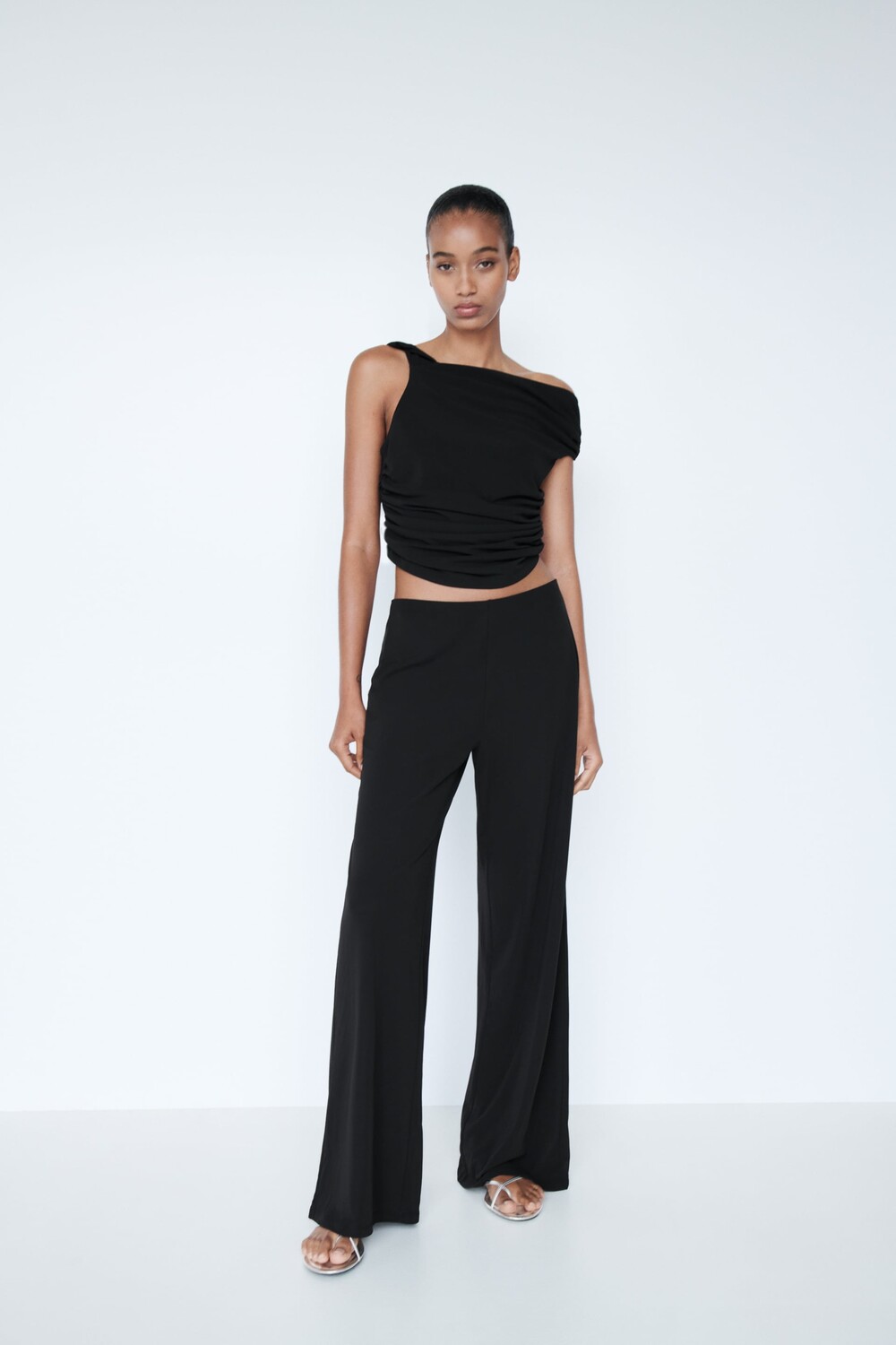 

Рубашка асимметричной плиссии Zara, черный
