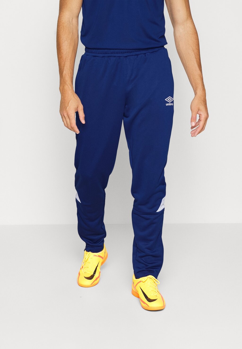 

Спортивные брюки Total Training Tapered Pant Umbro, цвет navy/white