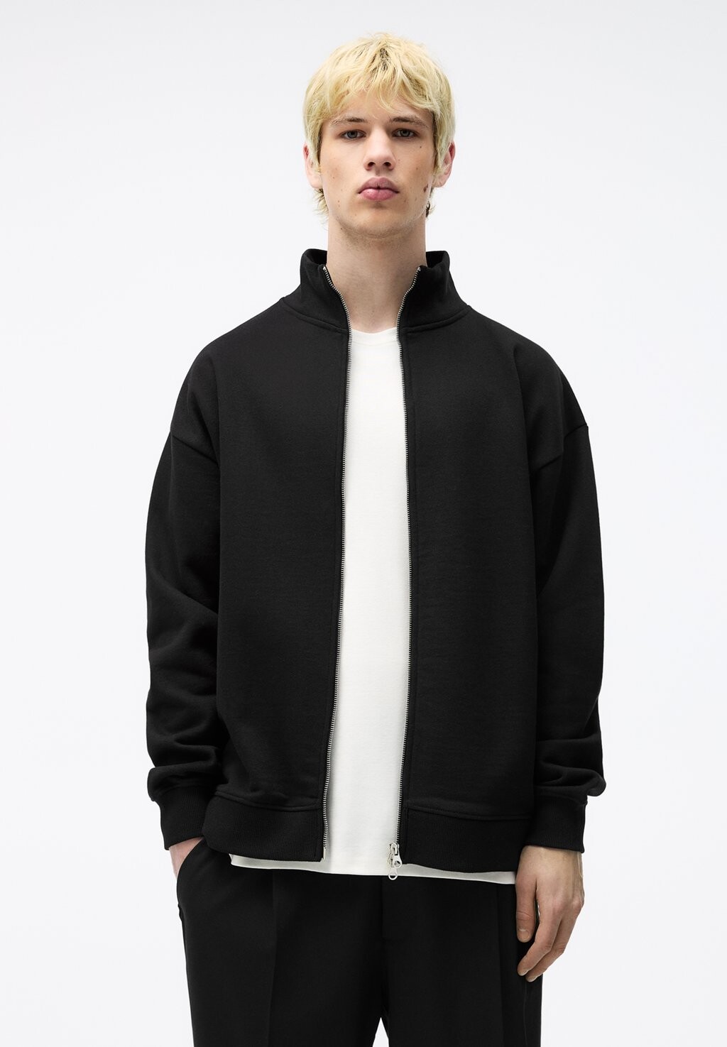 

Толстовка LABEL PULL&BEAR, цвет black