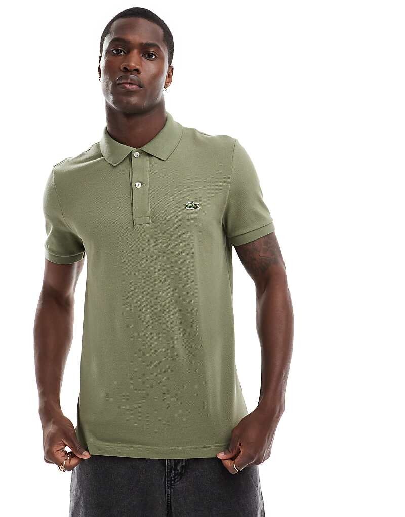 

Lacoste – приталенная рубашка-поло из пике цвета хаки с логотипом