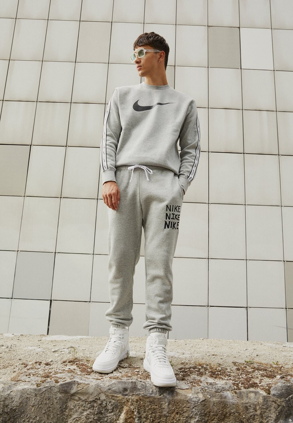 

Низ спортивного костюма Nike Sportswear, темно-серый вереск