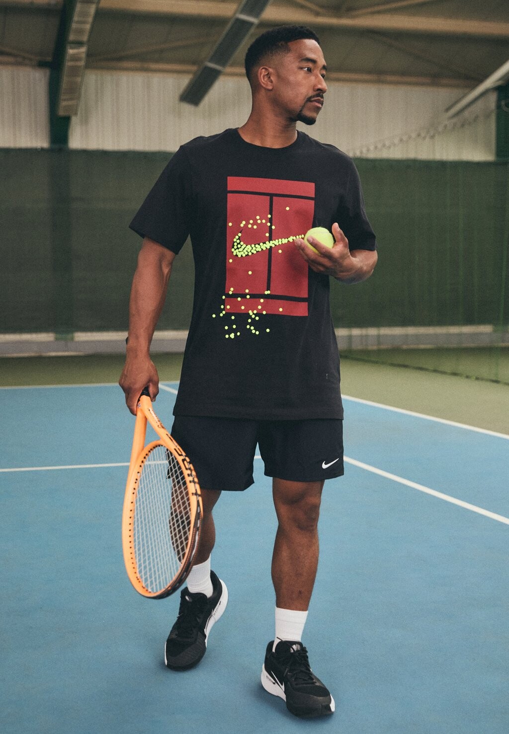 

Принт на футболке TEE Nike, черный