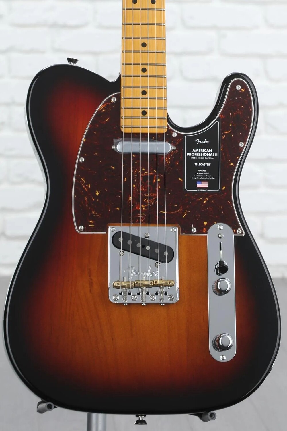 

Fender American Professional II Telecaster — 3-цветный Sunburst с кленовой накладкой на грифе