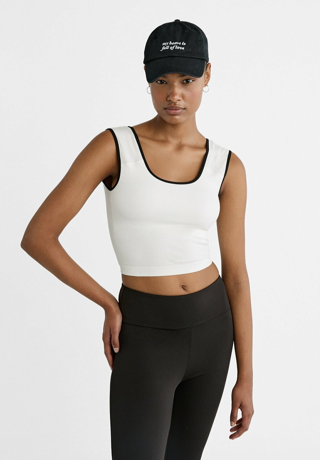 

Топ CONTRAST Stradivarius, цвет white