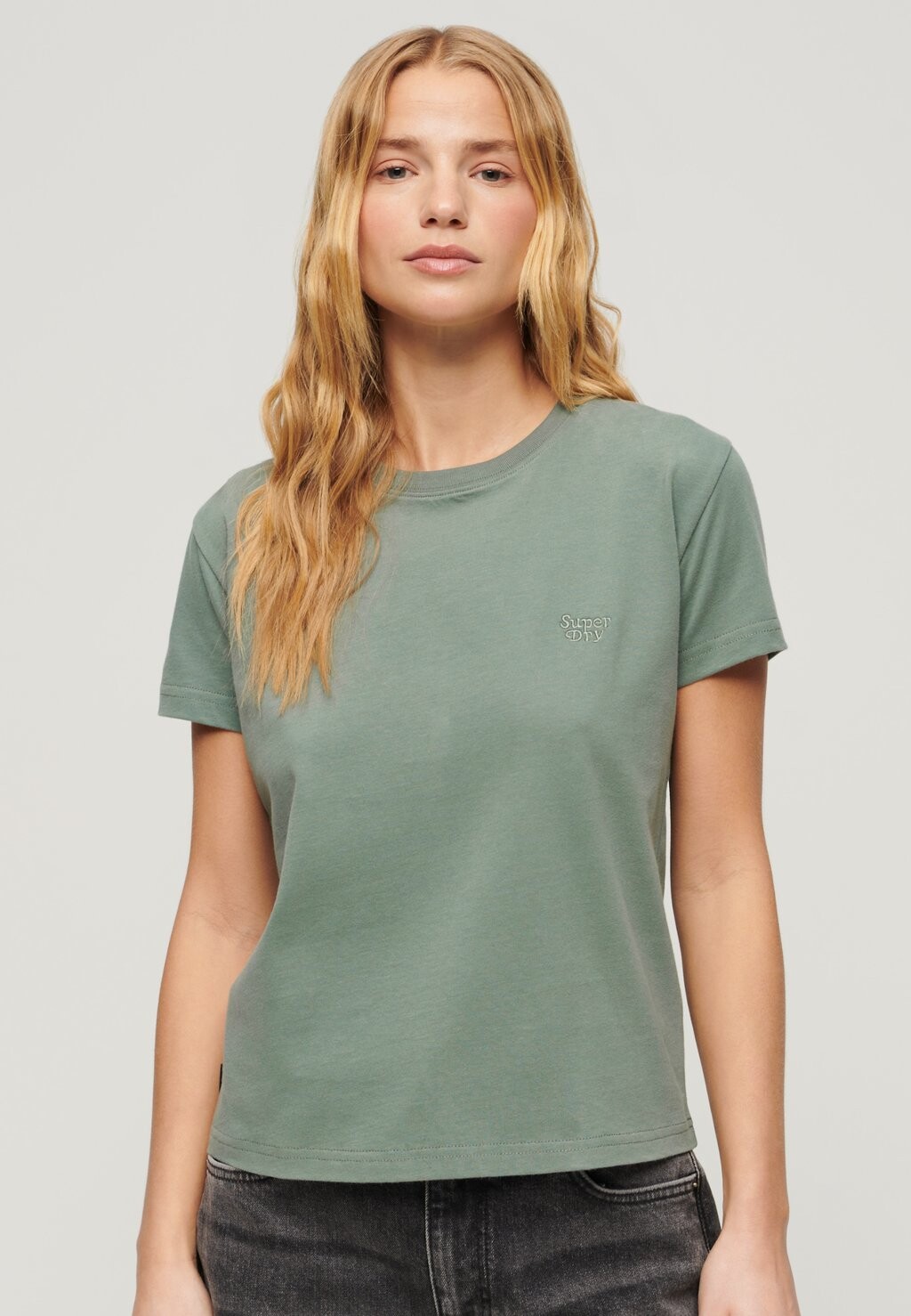 

Футболка базовая ESSENTIAL LOGO Superdry, цвет laurel khaki
