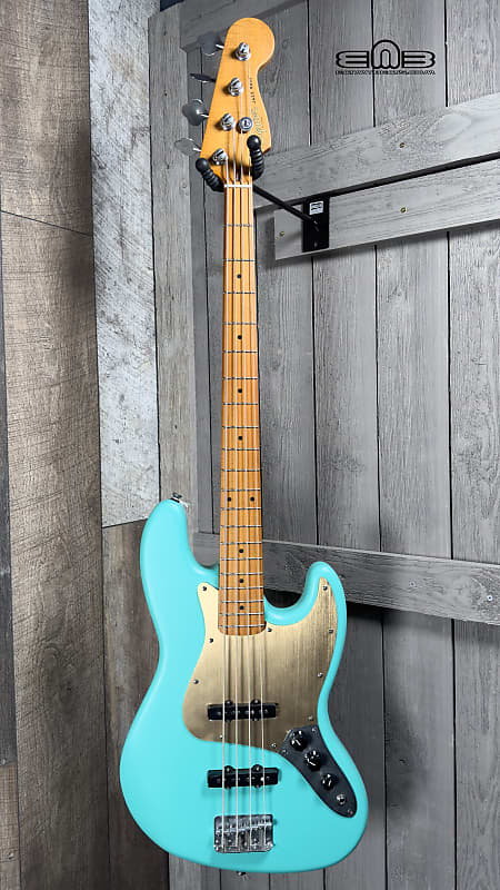 цена Басс гитара Fender 40th Anniversary Jazz Bass, Vintage Edition, Maple Fingerboard, Gold Anodized Pickguard, Satin Sea Foam Green Bass Guitar 0379540549