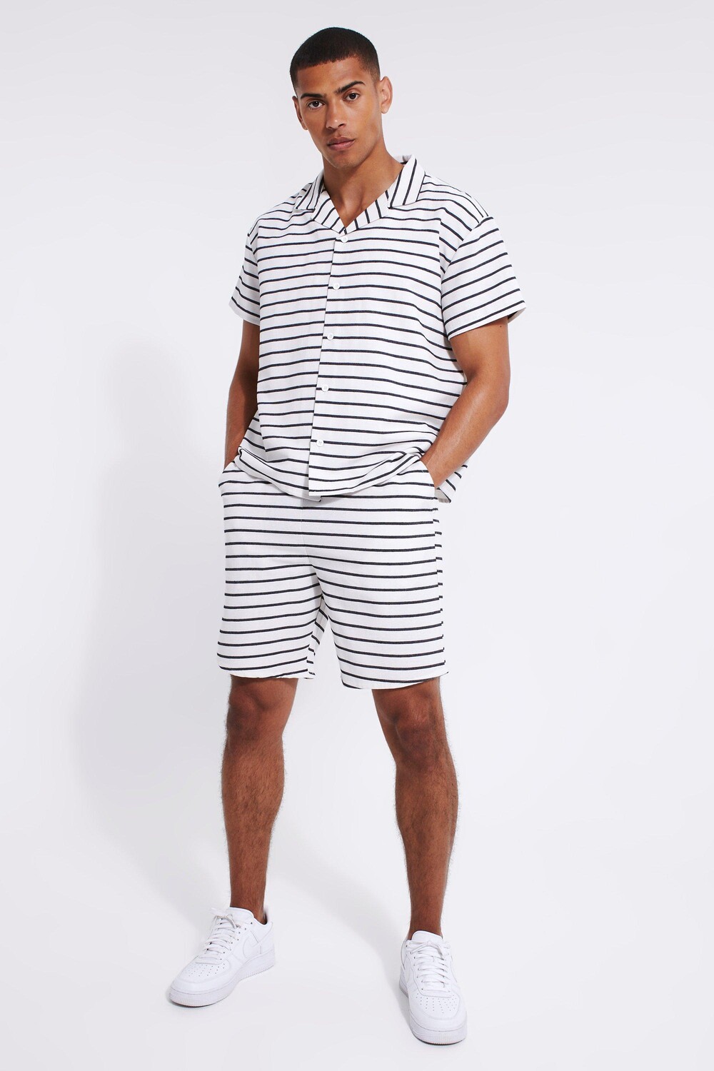 

Рубашка с коротким рукавом revere и короткий комплект Boohoo, черный
