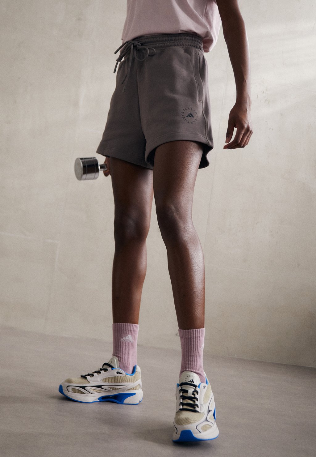Спортивные шорты adidas by Stella McCartney, цвет tech earth