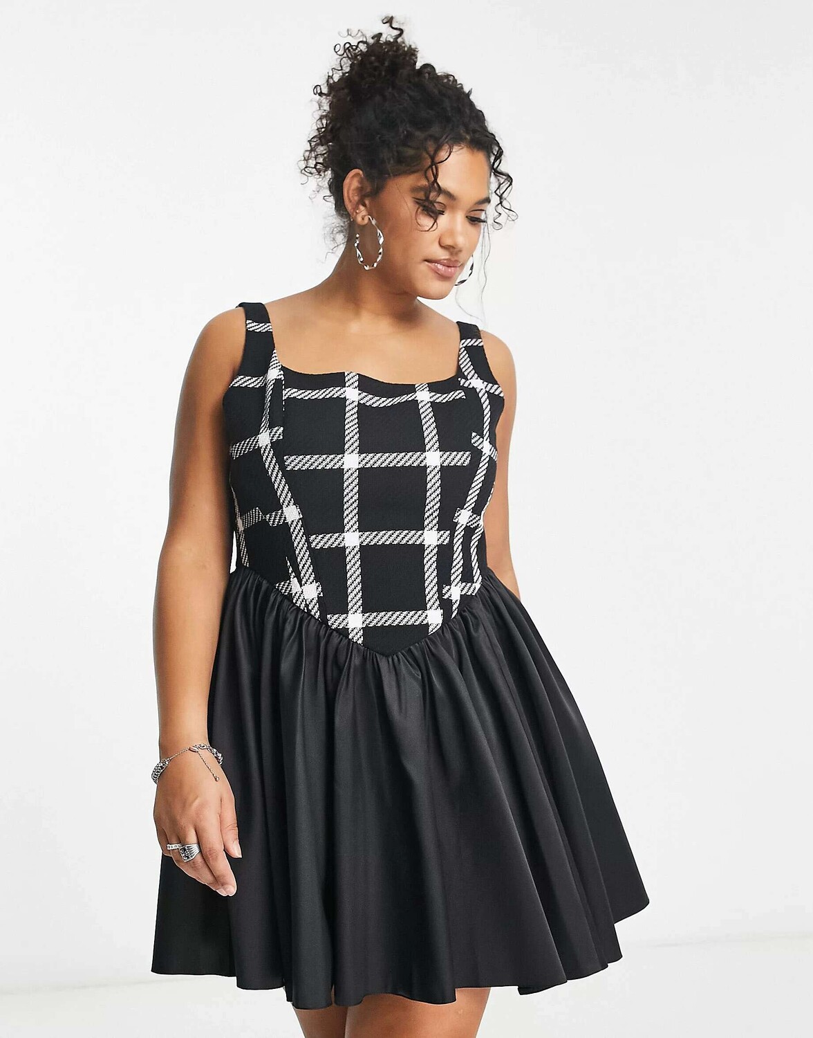 

Черное атласное мини-платье с корсетом и квадратным вырезом ASOS LUXE Curve, Черный
