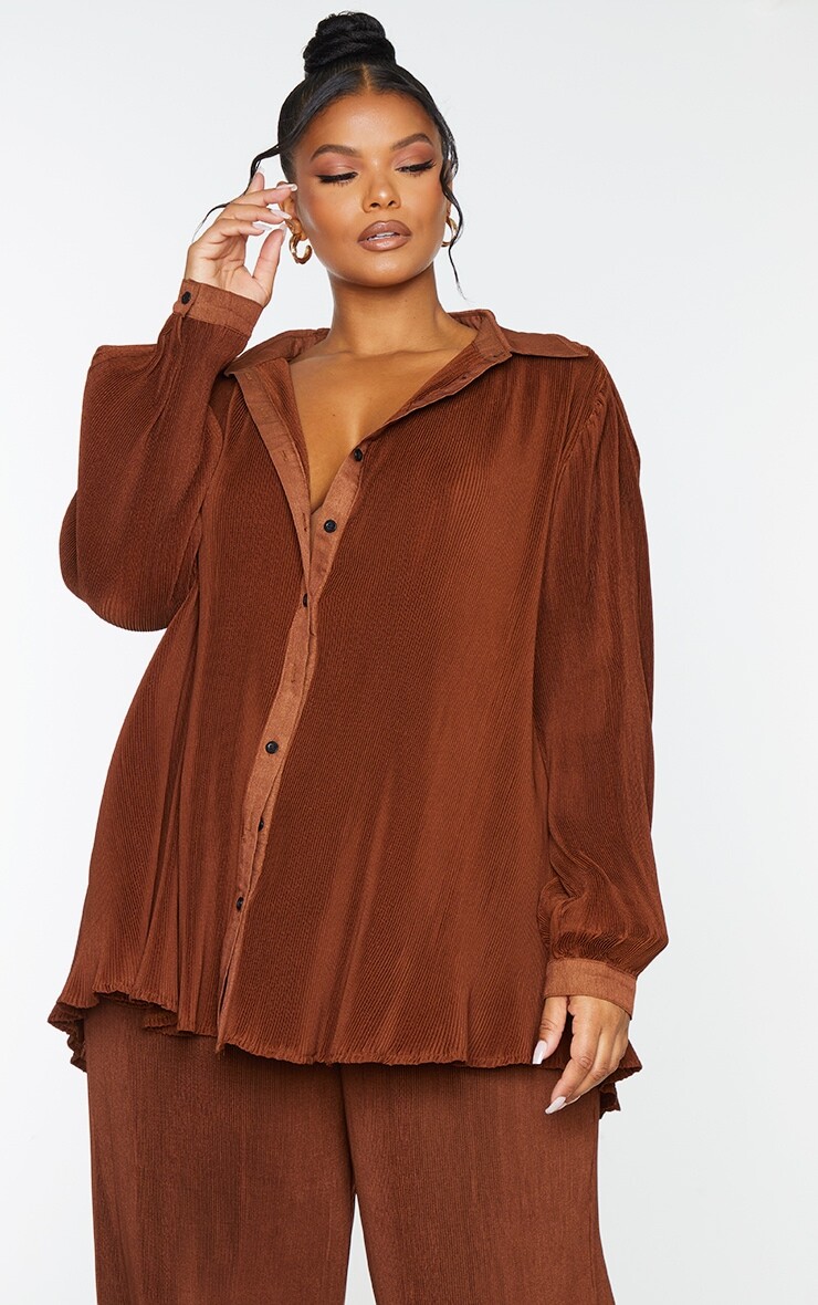 

PrettyLittleThing Рубашка оверсайз с пуговицами спереди шоколадного цвета Plus