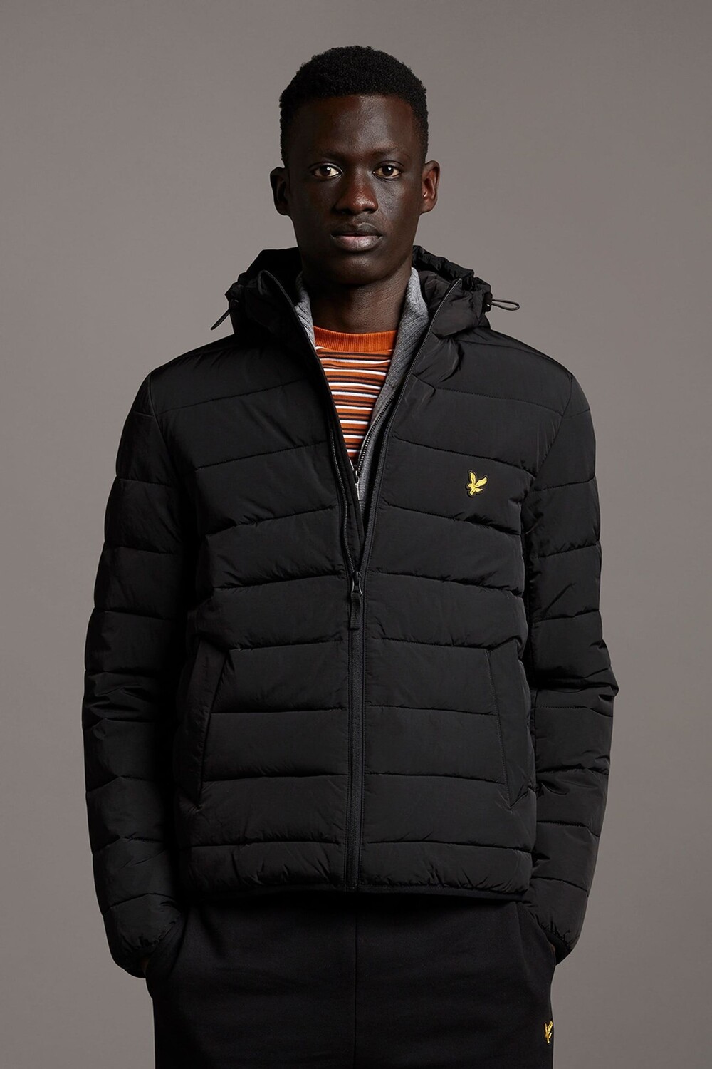 

Стеганая куртка с капюшоном Lyle & Scott, черный