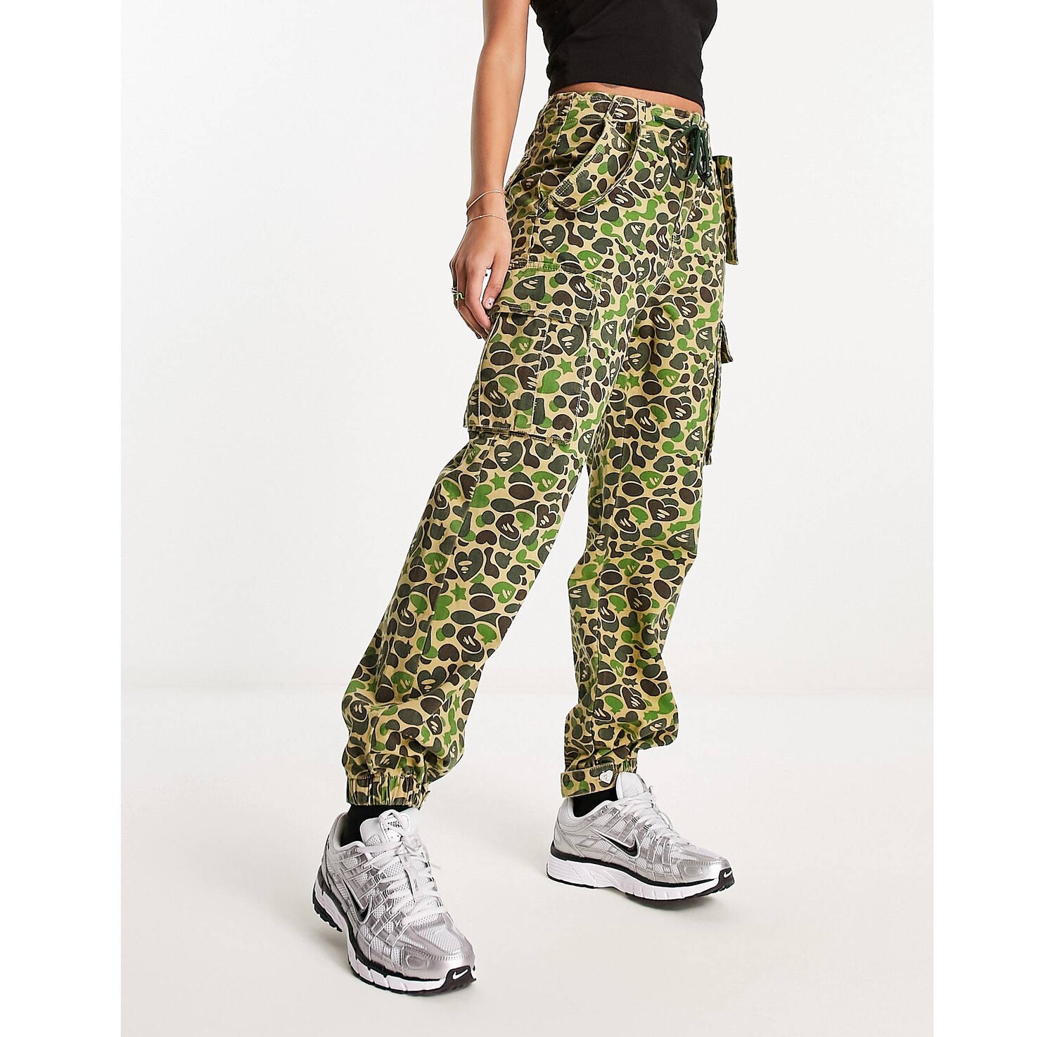 

Многоцветные брюки с принтом APEE by A BATHING APE AAPE BY A BATHING APE