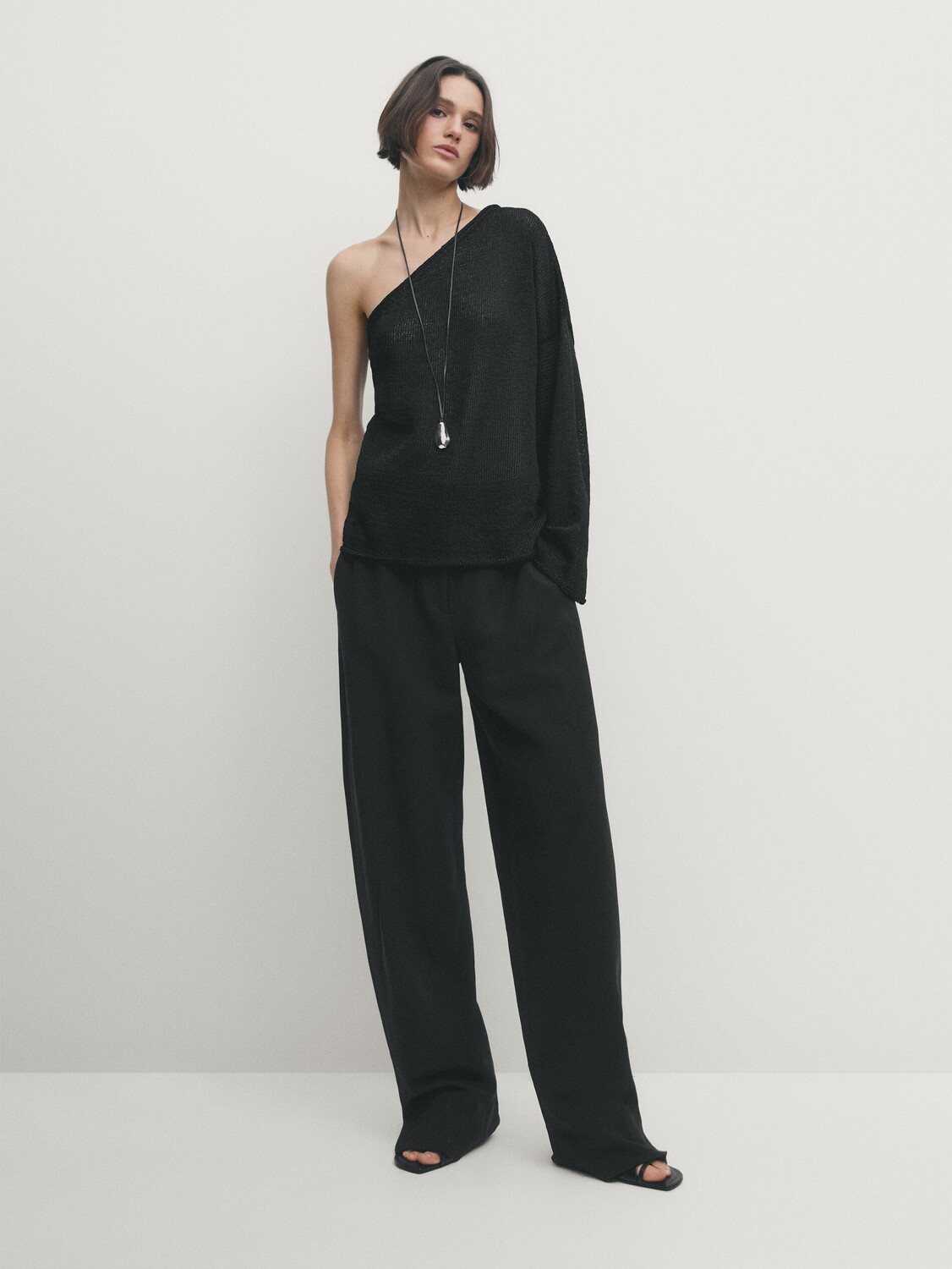 

Свитер асимметричной вязки с открытыми плечами Massimo Dutti, черный