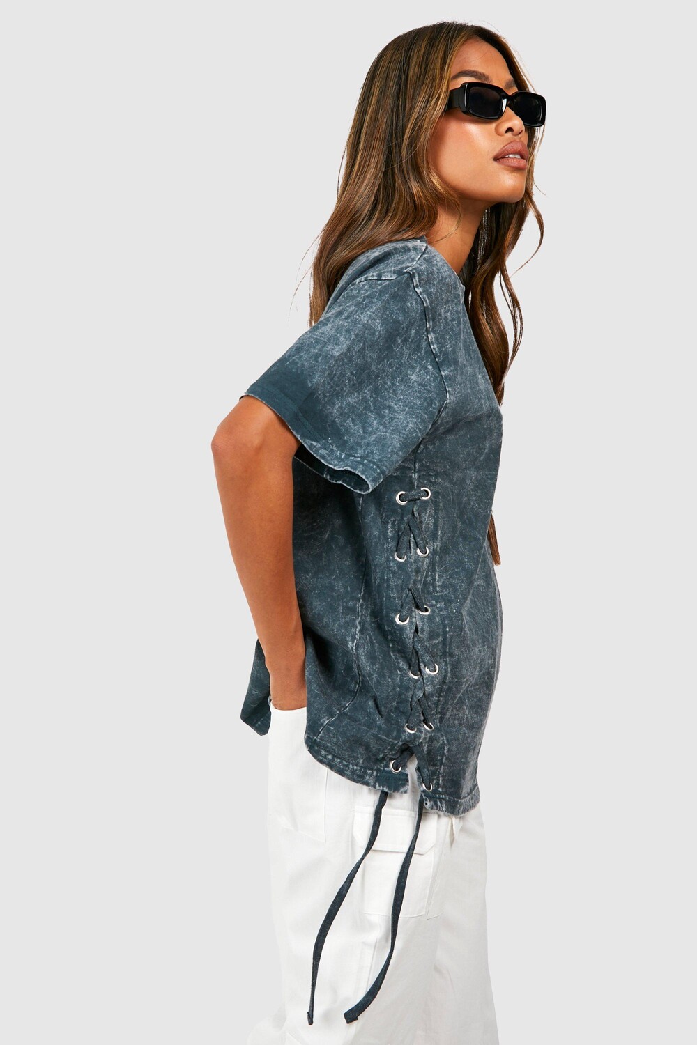 

Стирная футболка на шнуровке Boohoo, угольный