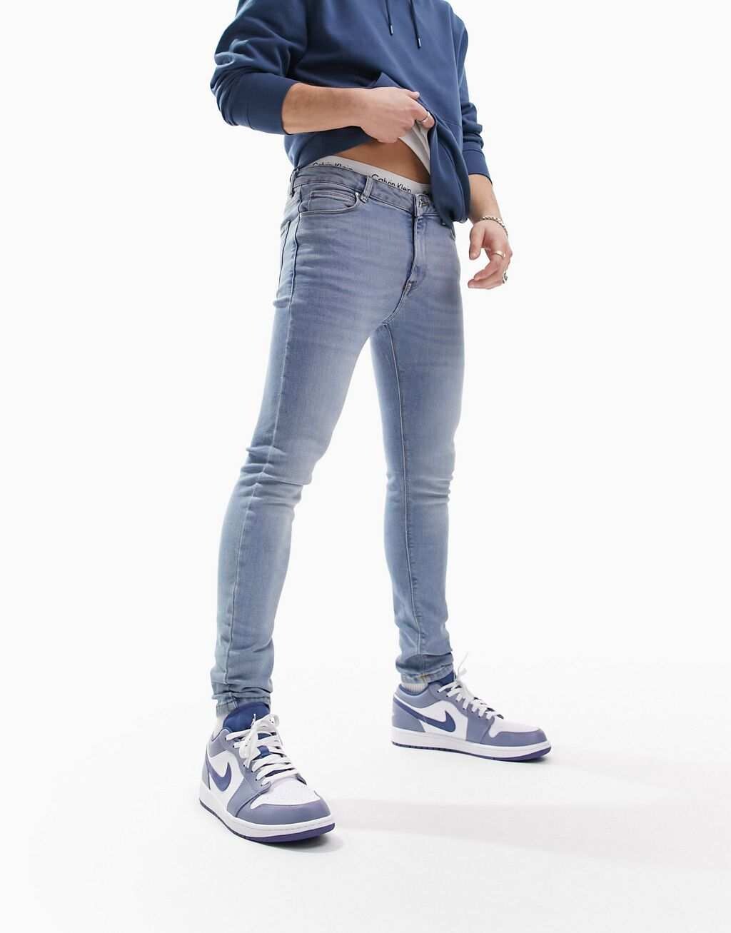 

Светло-голубые эластичные джинсы ASOS DESIGN