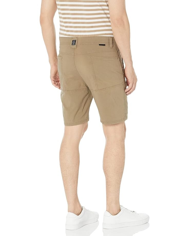 

Шорты Wrangler ATG Side Zip Pocket Shorts, цвет Fallen Rock