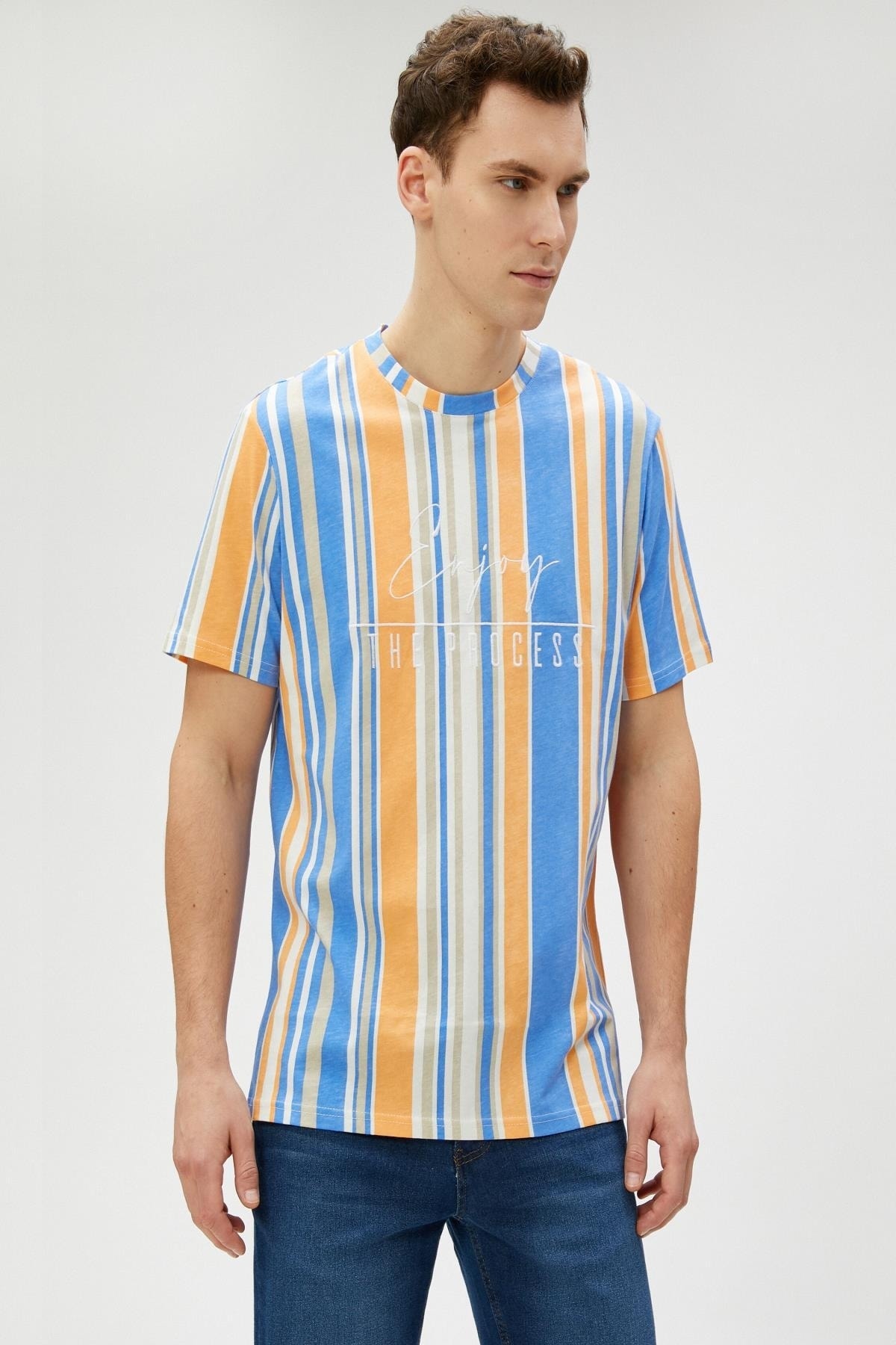Мужская футболка в бежевую полоску Koton, разноцветный футболка в полоску l разноцветный