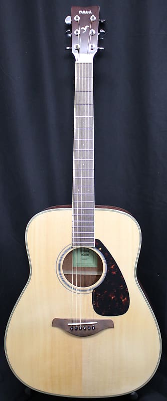 Акустическая гитара Yamaha FG820 Solid Spruce Top Dreadnought Acoustic Guitar Natural