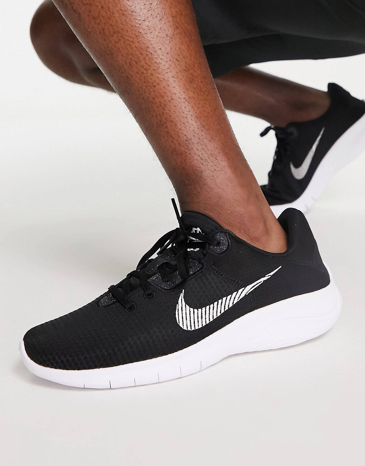 Черно-белые кроссовки Nike Running Flex Experience Run 11