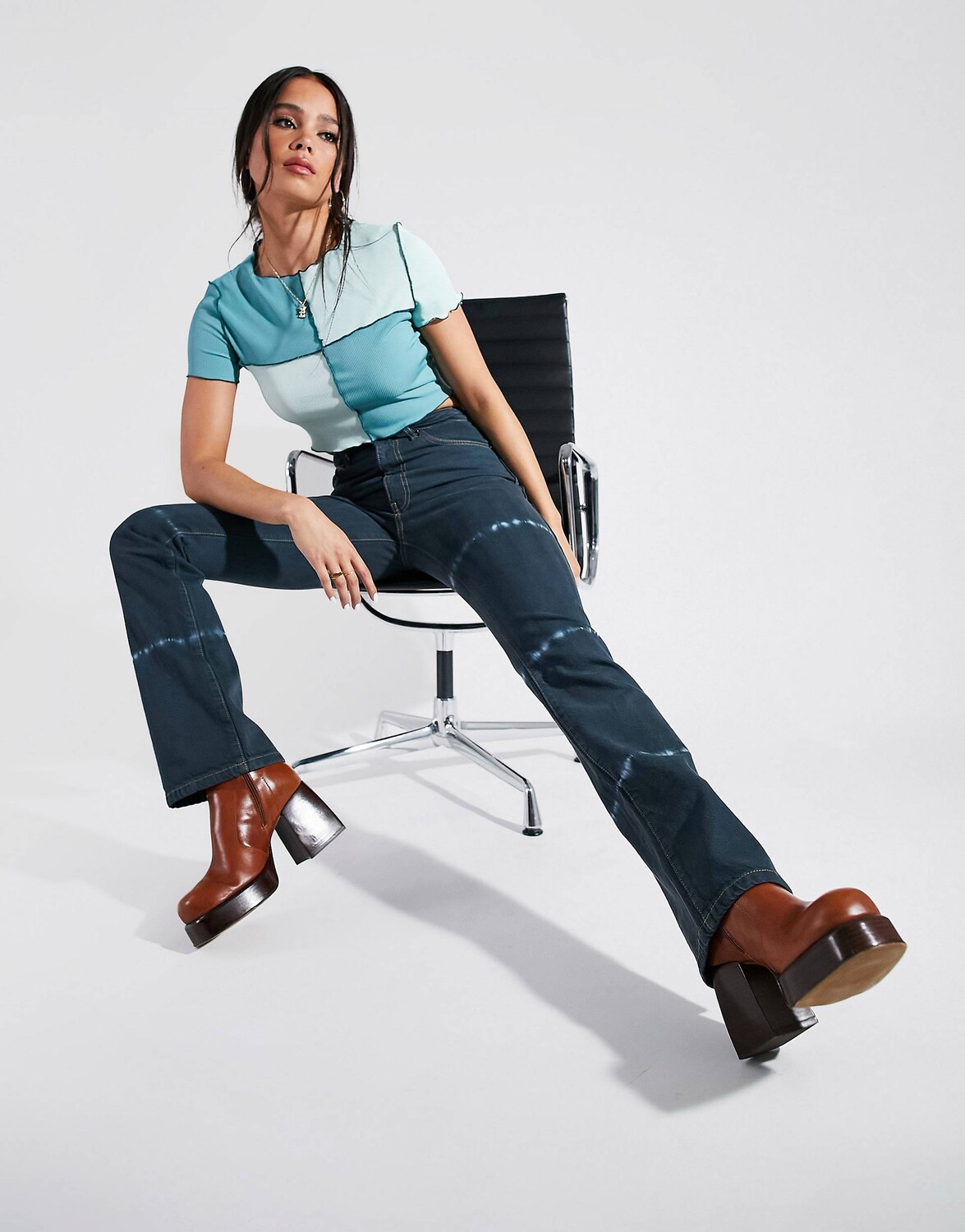 

Расклешенные брюки со средней посадкой ASOS DESIGN