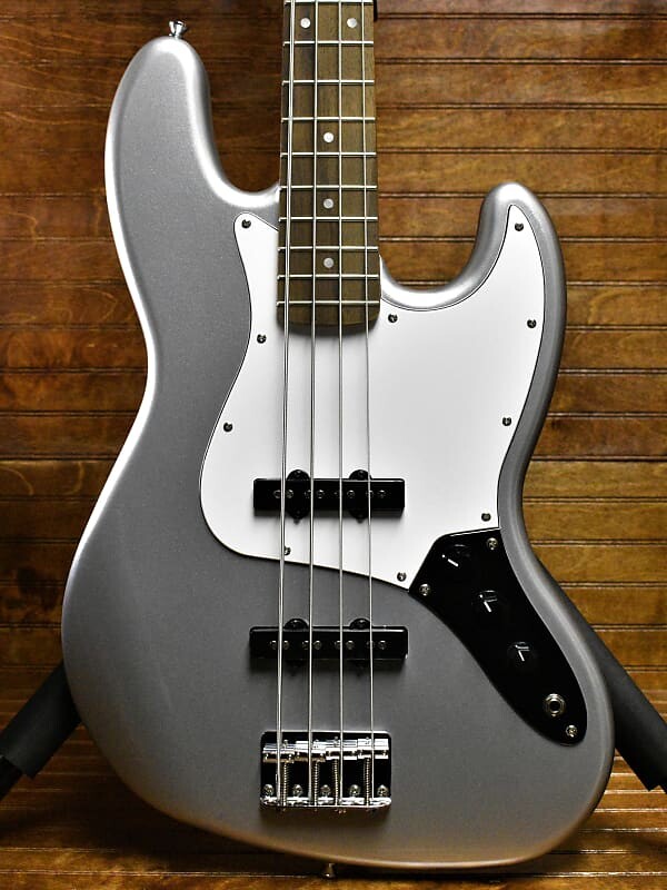 

Squier Affinity Jazz Bass, Slick Silver Affinity Jazz Bass Slick Silver