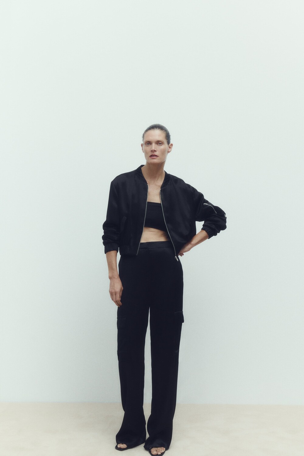 

Атласная куртка-бомбер Zara, черный