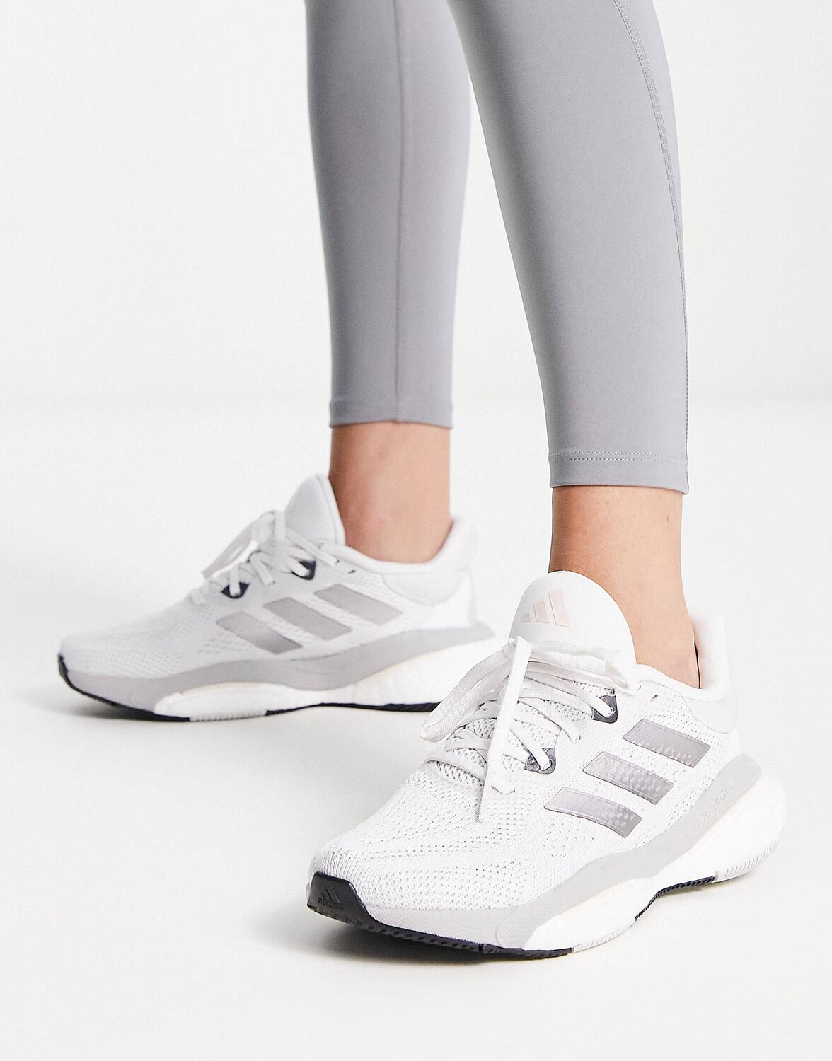 

Белые кроссовки adidas Running Solarglide 6