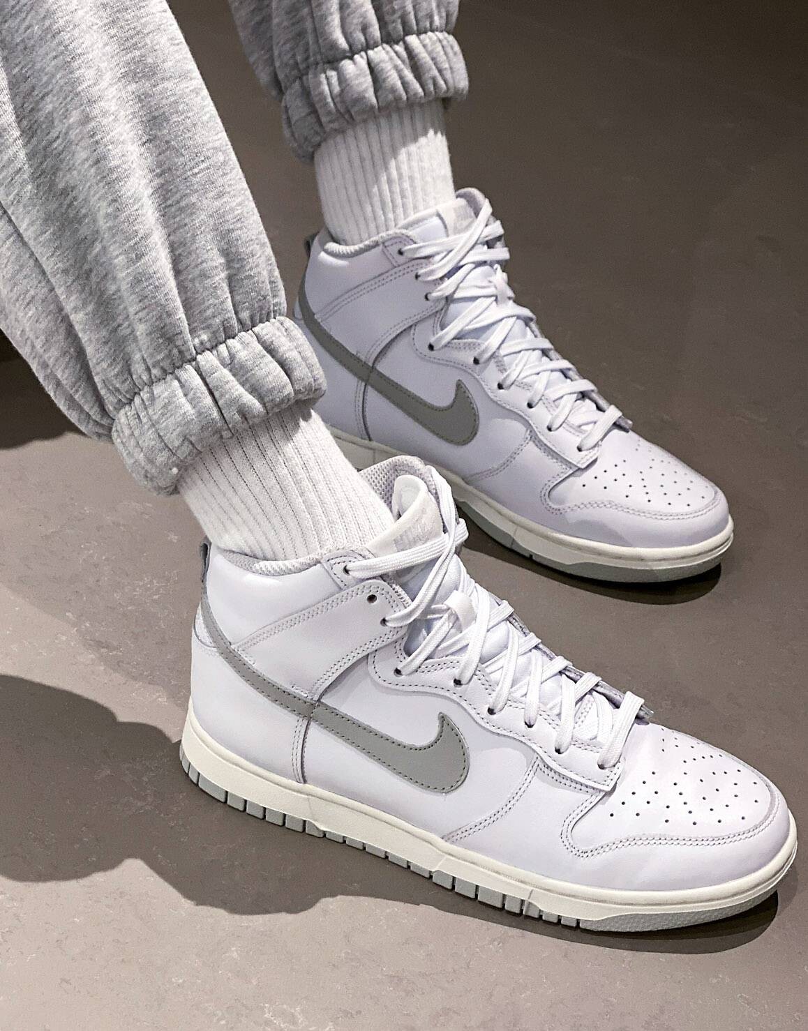 

Бело-серые кроссовки Nike Dunk High