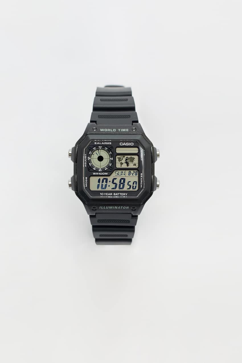 Цифровые часы Casio AE-1200WH-1AVEF Pull&Bear, черный ремень чёрный матовый пластик casio ae 1200wh 1a