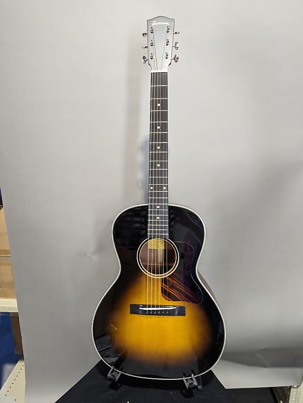 

Акустическая гитара Eastman E10OOSS-TC Sunburst Acoustic Guitar w/ Hardshell Case