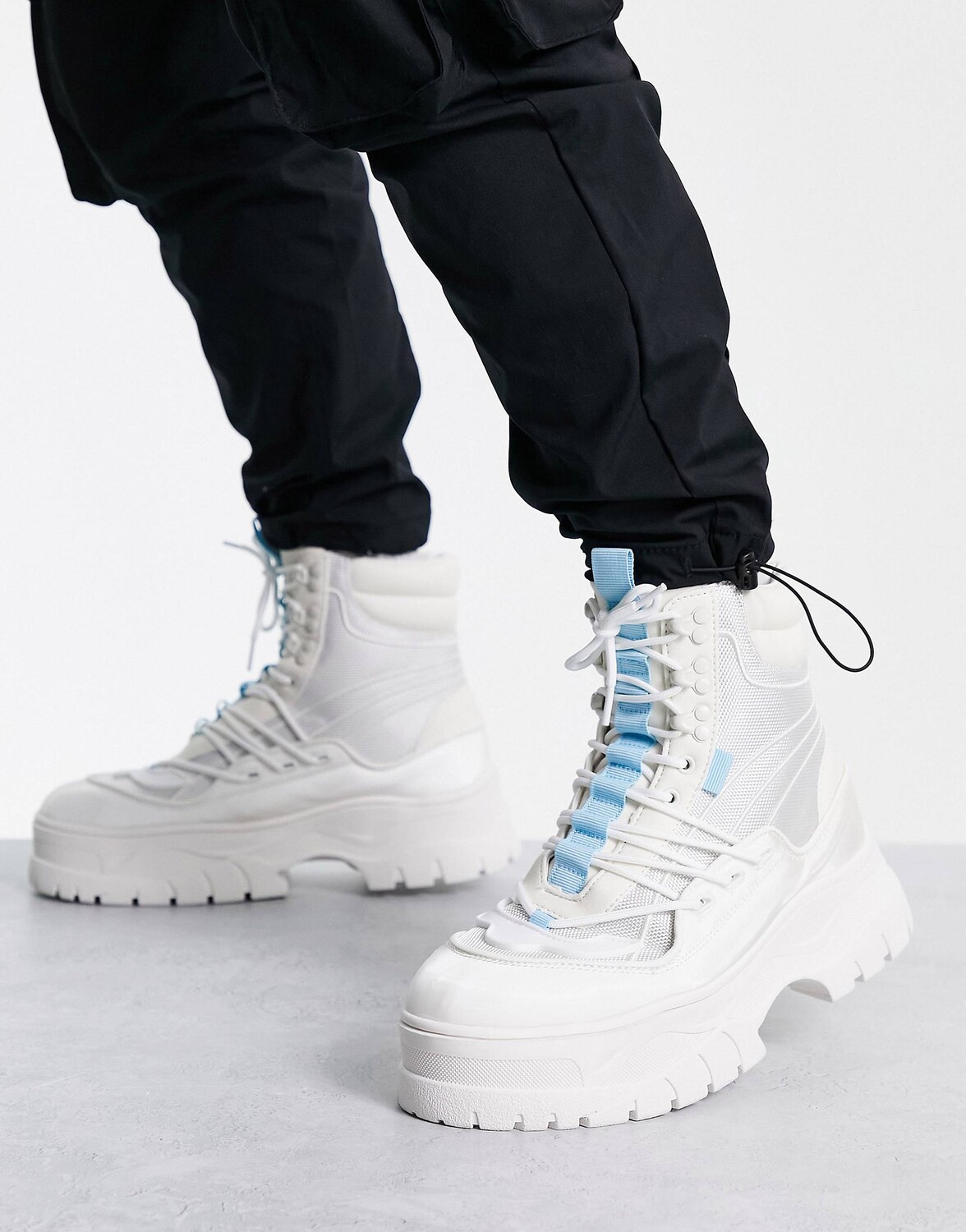 

Массивные ботинки на шнуровке с кружевной отделкой ASOS DESIGN