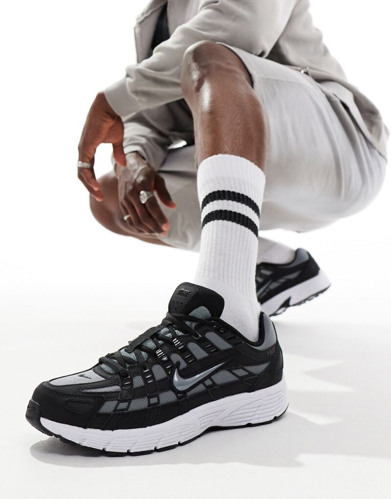

Черно-белые кроссовки Nike p-6000