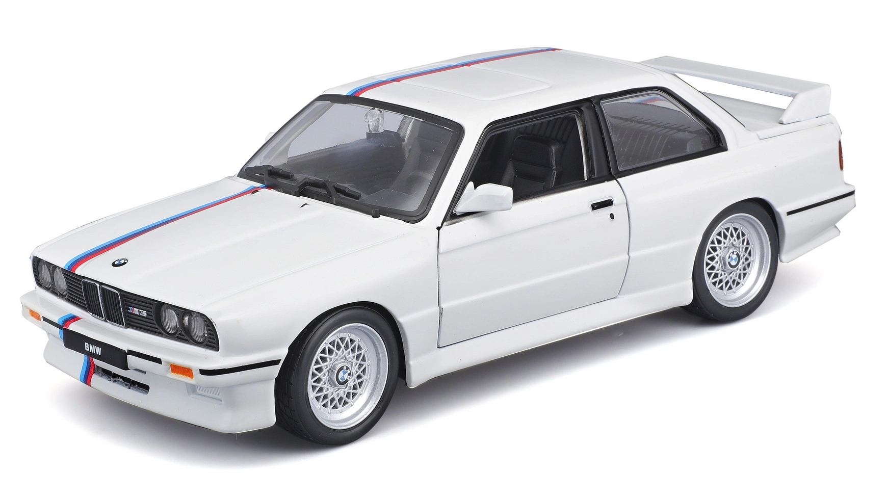 цена Bburago 1:24 BMW M3 E30 (1988)