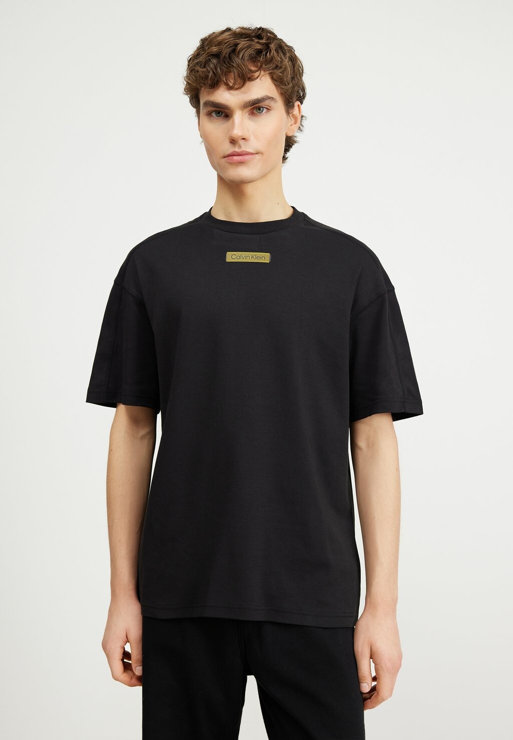 

Футболка с принтом Calvin Klein, черный