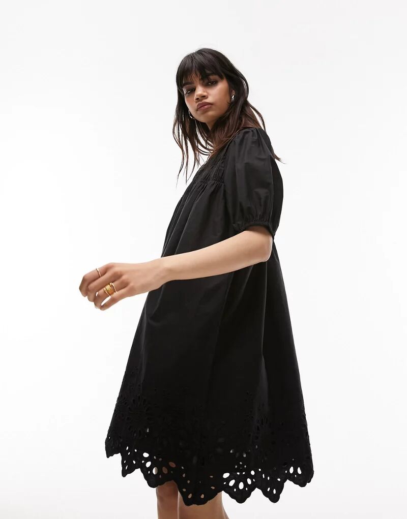Черное объемное мини-платье на кулиске с английской вышивкой Topshop