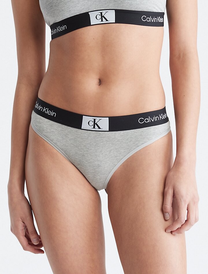 

Современные стринги Calvin Klein 1996 Calvin Klein, серый