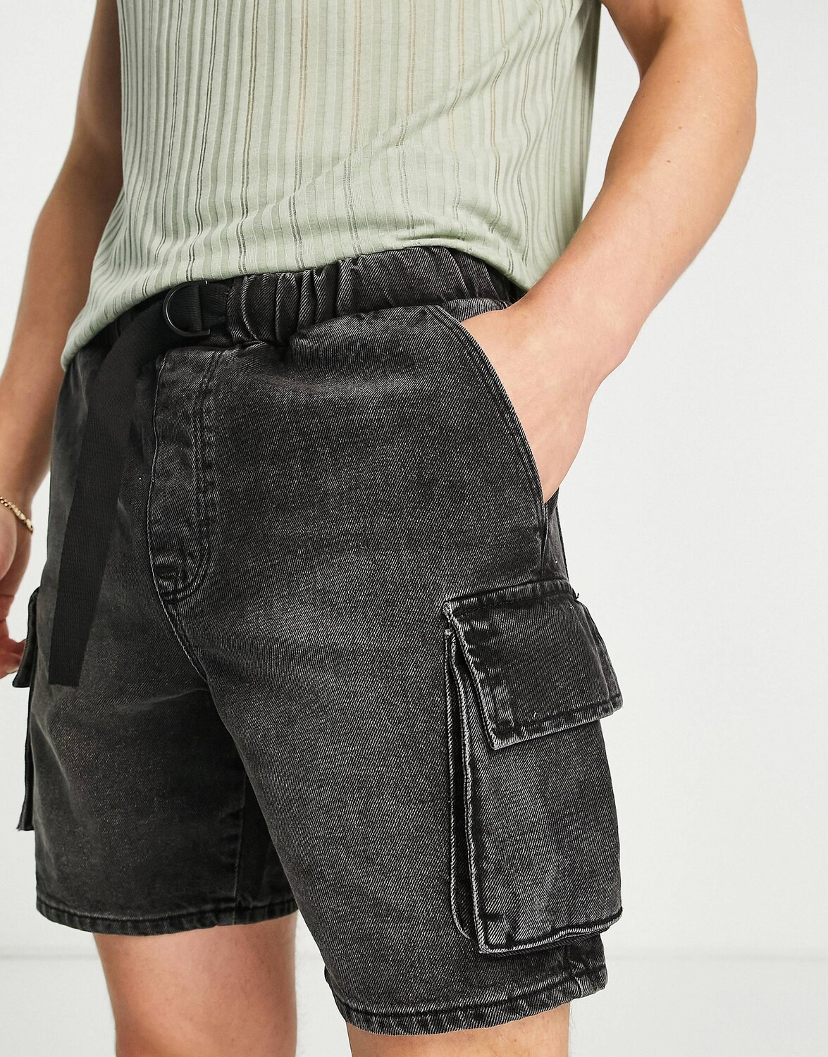 

Черные узкие джинсовые шорты карго с эластичной талией ASOS DESIGN