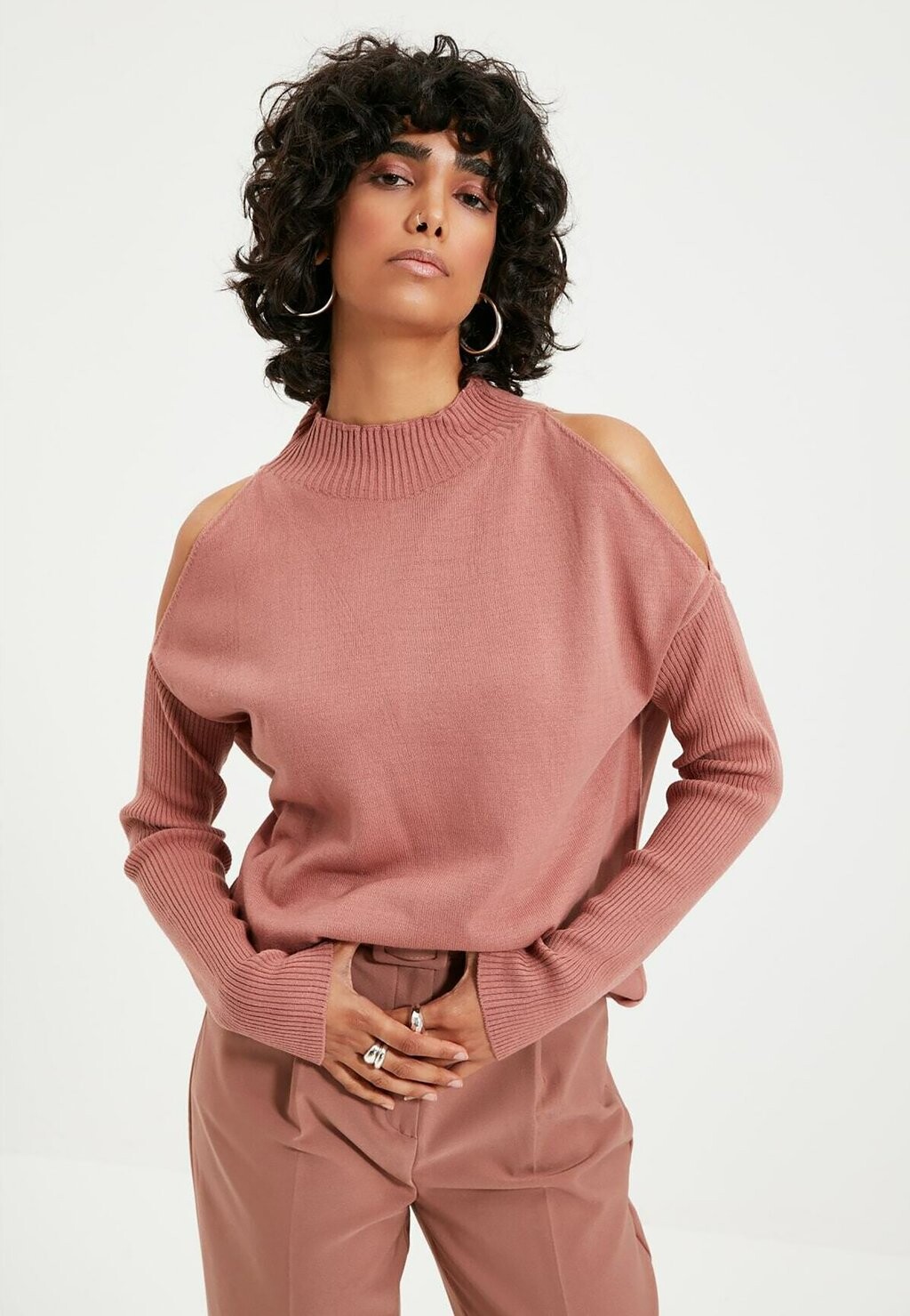 

Блузка Trendyol, цвет pink