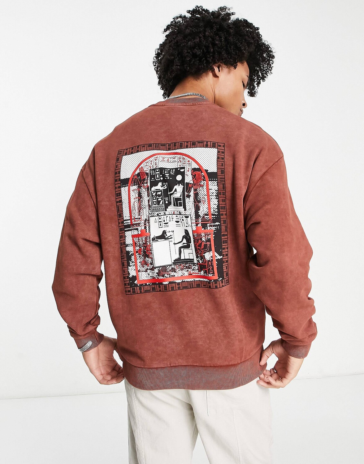 

Коричневая толстовка оверсайз ASOS DESIGN с фотографическим принтом на спине ASOS DESIGN