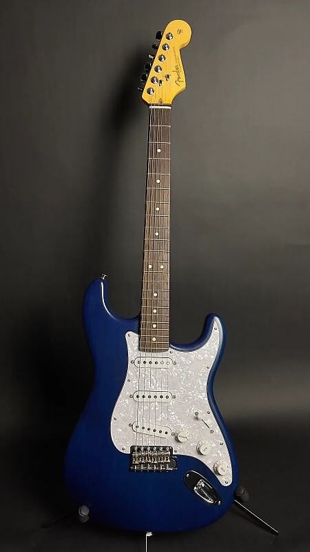 

Fender Cory Wong Stratocaster - сапфирово-синий прозрачный