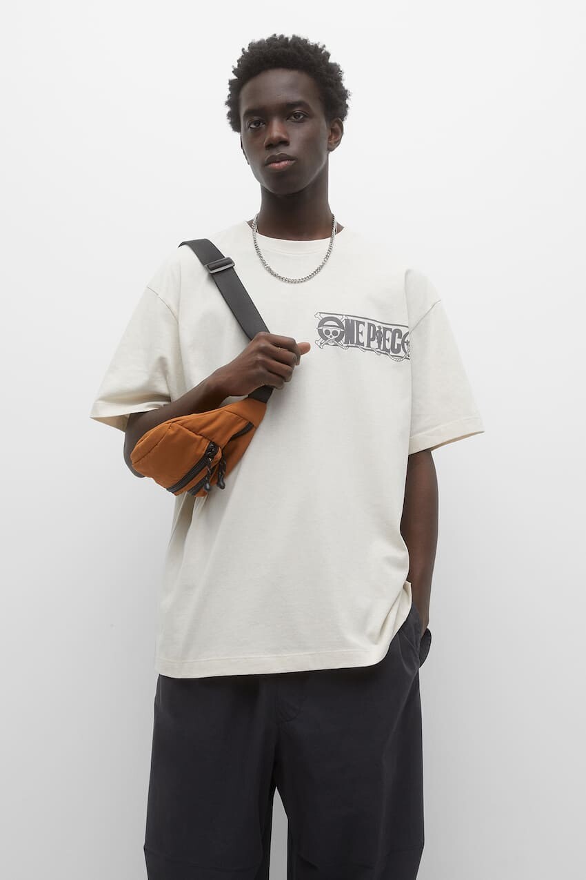 

Цельная футболка Pull&Bear, экрю
