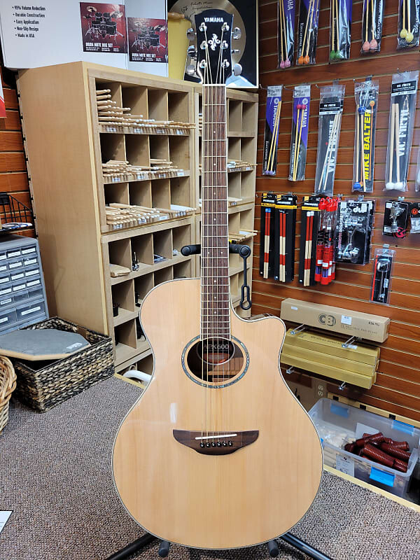 

Yamaha APX600 Thinline с электроникой Natural APX600 Thinline with Electronics