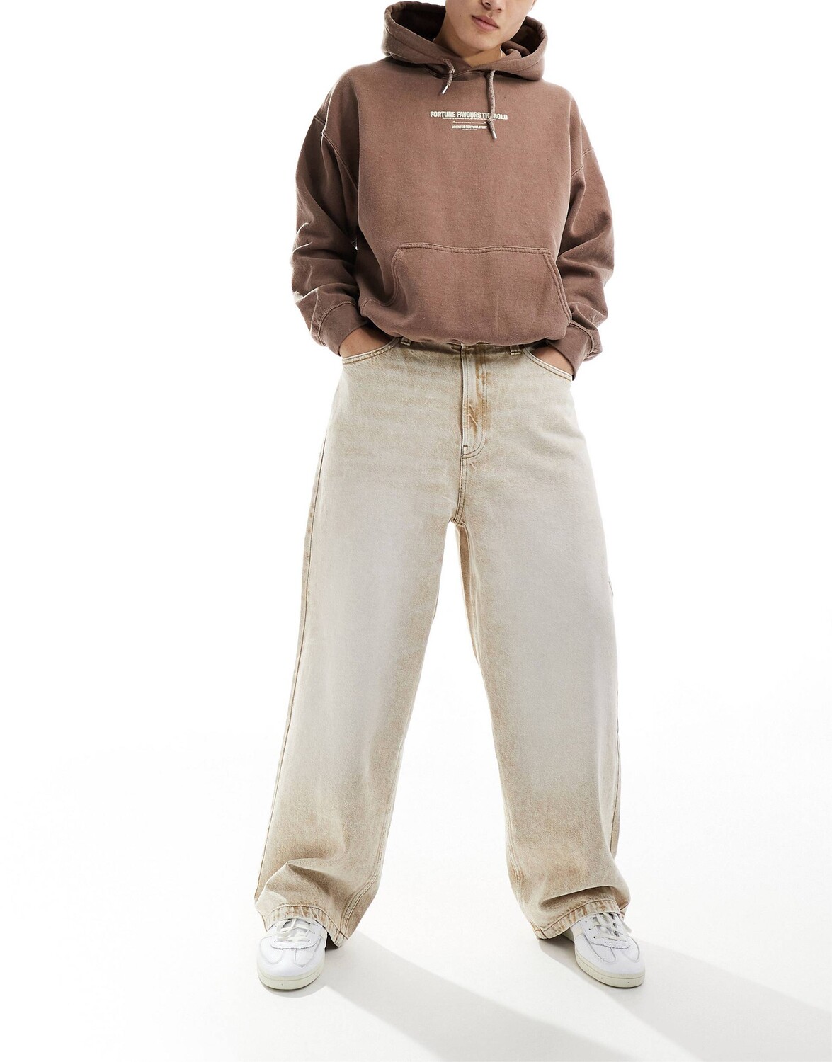 

Джинсы Bershka Skater Fit Casted, бежевый